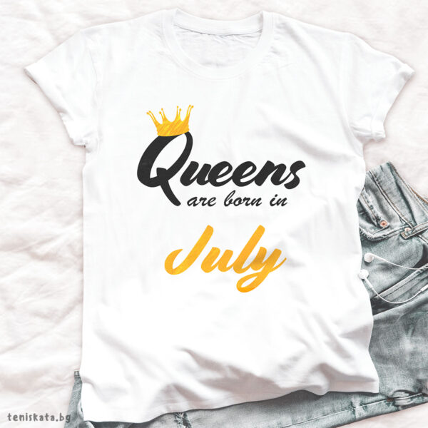 Тениска с щампа за рожден ден - Кралиците са родени през Юли Queens are born in July в жълто върху бял памук