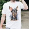 WB0740 Miniature Pinscher 21 Тениска с пинчер, акварелен портрет с изправени уши, бял органичен памук