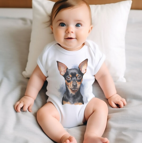 WB0740 Miniature Pinscher 3 Пинчер, акварелен портрет с изправени уши върху бял памук