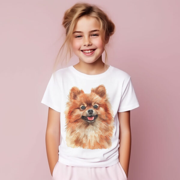 WB0743 Pomeranian 13 Тениска с померан с усмивка, акварелен портрет, детайл от щампата