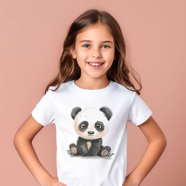 Panda WB0952 17 Детска тениска с панда, седнала, детайл от щампата