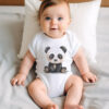 Panda WB0952 5 Детска тениска с панда, седнала, унисекс кройка