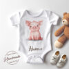Pig WB0938 1 Щампа: прасенце, седнало
