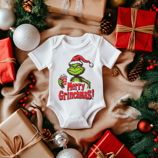Коледна тениска със зелено същество и надпис Merry Grinchmas, унисекс кройка