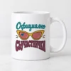 Дамска тениска с жълти котешки слънчеви очила и надпис Официално съучастнички – и като чаша Дамска тениска с жълти котешки слънчеви очила и надпис Официално съучастнички – и като чаша