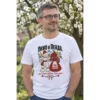 Тениска с кукли Пижо и Пенда от прежда и надпис най-старата двойка в България – снимка с модел