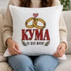 Бяла възглавница със златни венчални халки, сърце и надпис кума за цял живот Бяла възглавница със златни венчални халки, сърце и надпис кума за цял живот